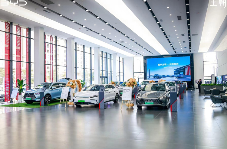 ����Դ��܇4S��չʾ�d