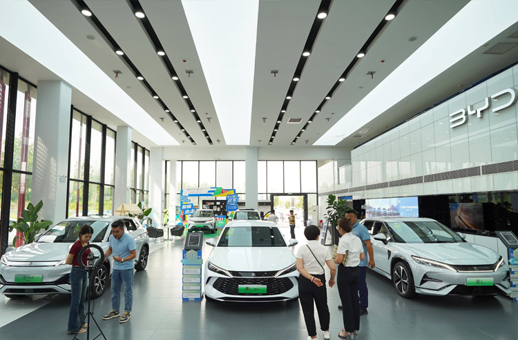 ����Դ��܇4S��չʾ�d